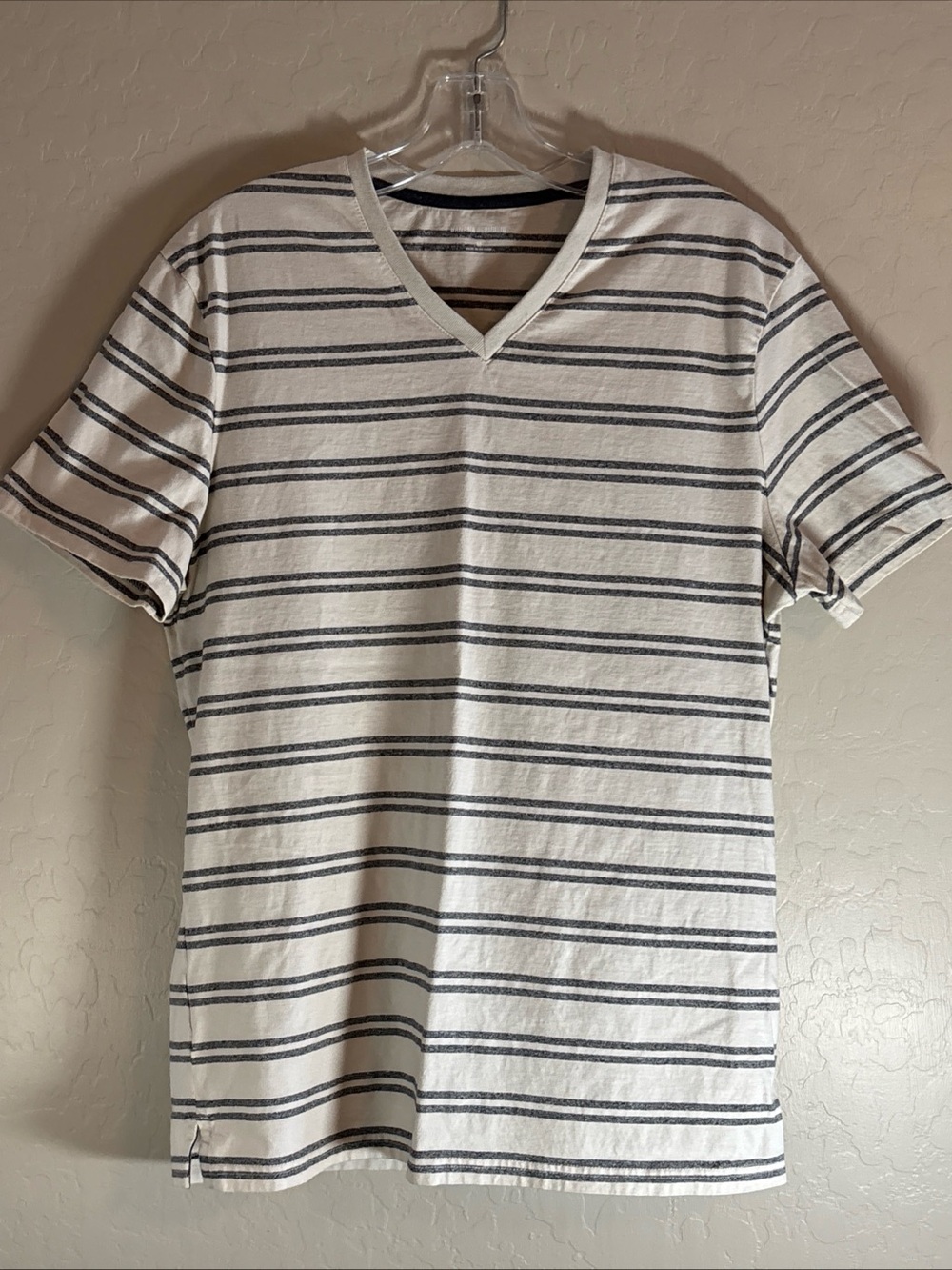 Banana Republic Men's M White W/gray Striped Short Sleeve Crew Neck T Tee Shirt